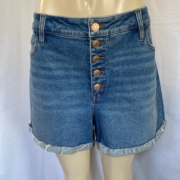 FINAL PRICE-AVA & VIV Jeans MIDI Shorts Women Size 18W Button Fly Cuff Hem NWOT - Picture 2 of 6